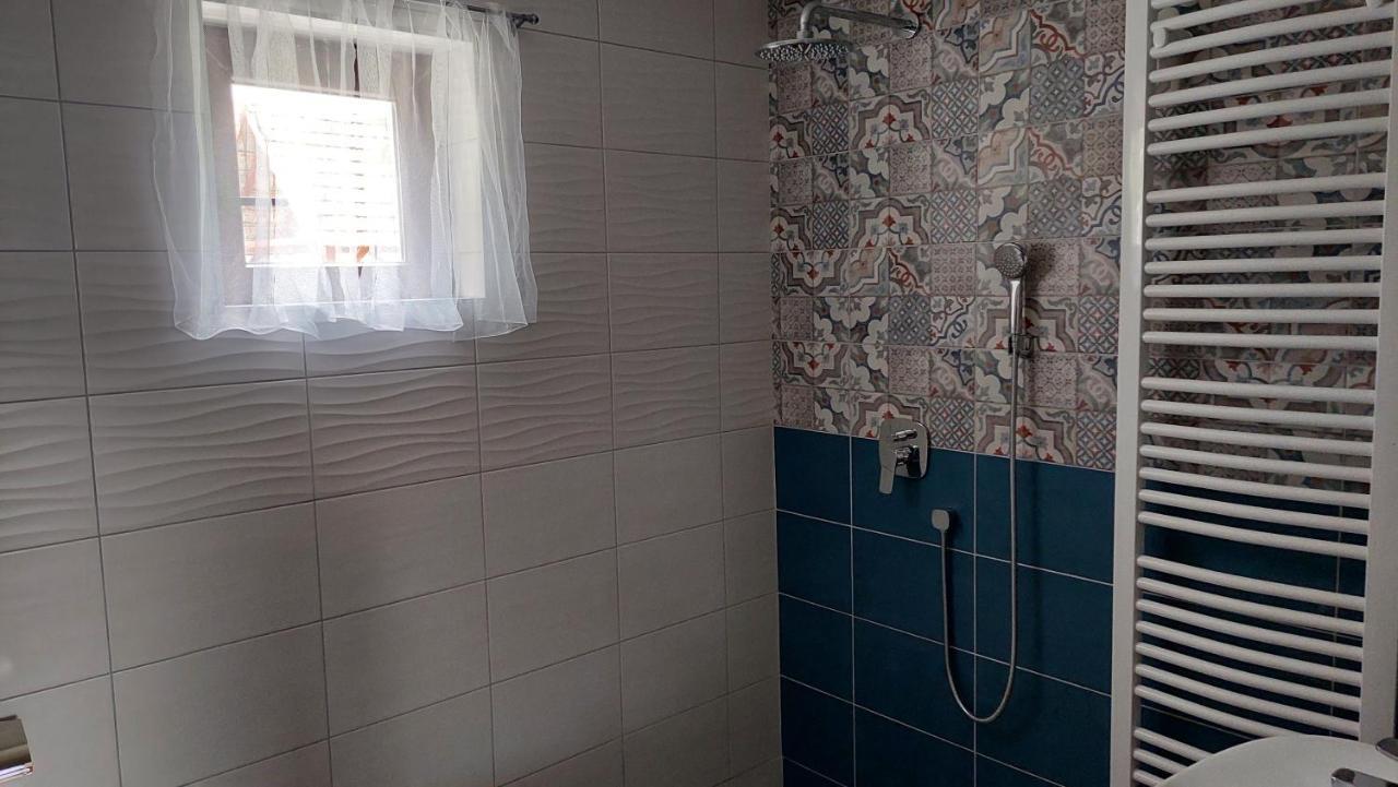 Hotel Eva House Pacir Esterno foto