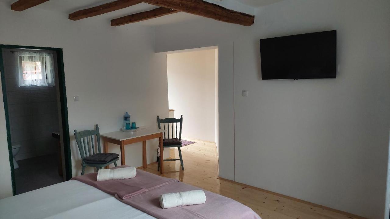 Hotel Eva House Pacir Esterno foto